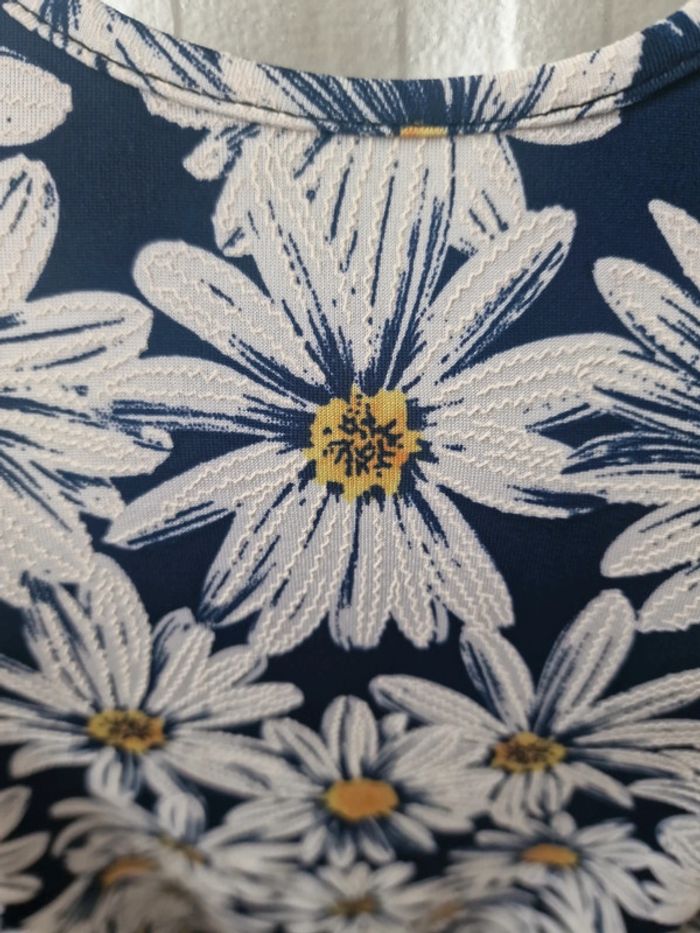 Robe/Tunique fleurie neuve - photo numéro 3