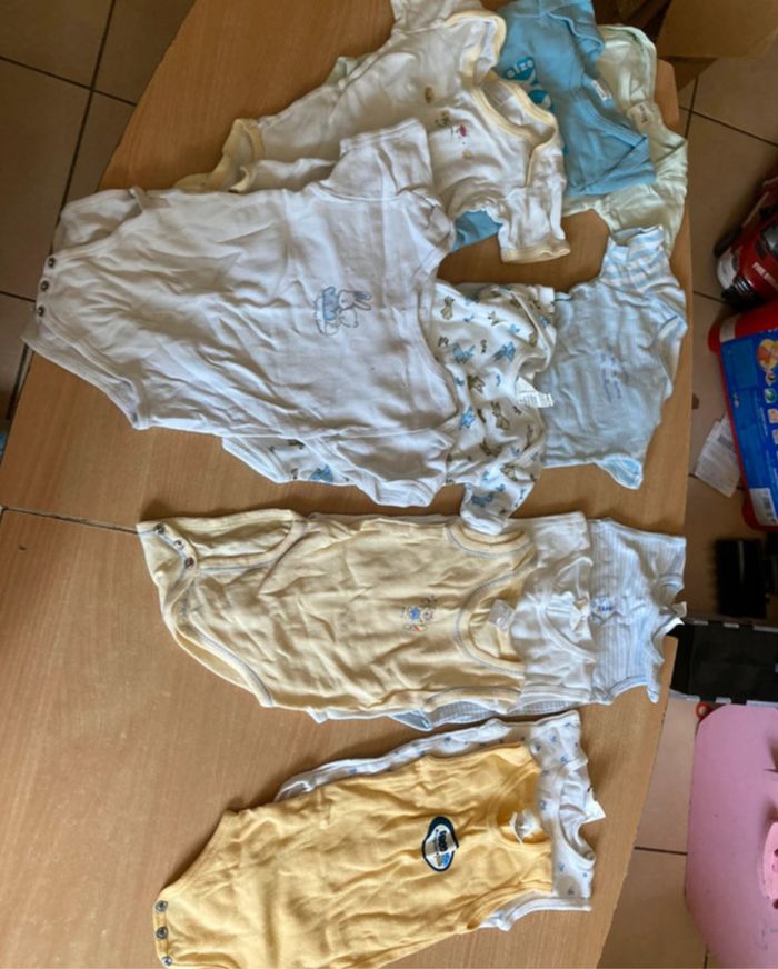 Lot de +32 vêtements taille 12 mois - photo numéro 8