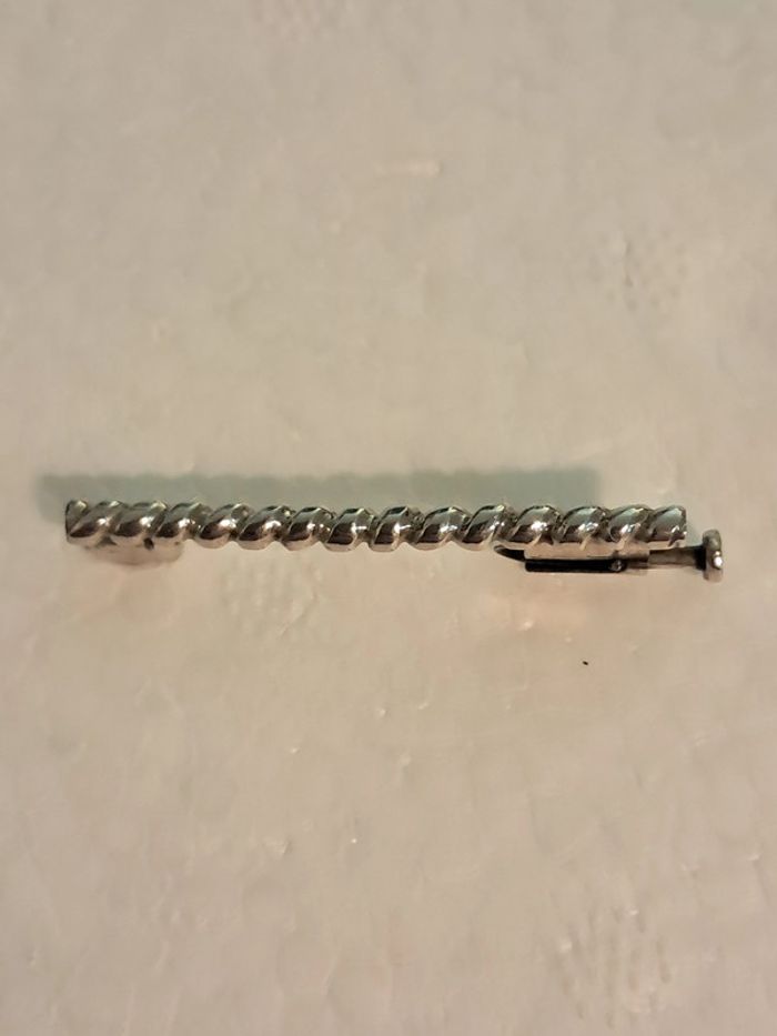 Adorable broche barette torsadée