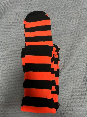 Collants noir et orange