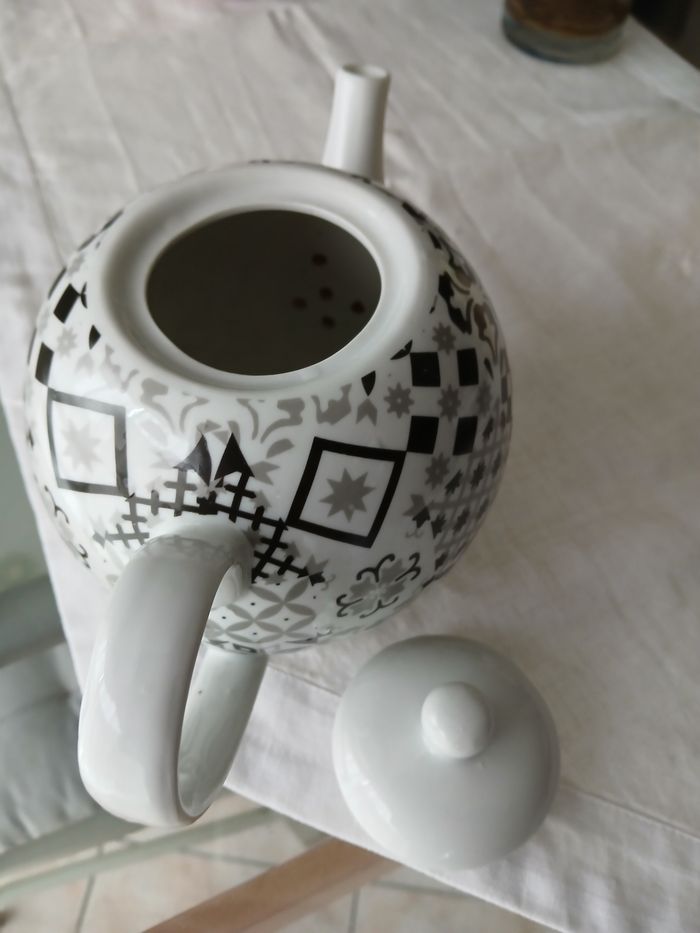 Jolie Théière imprimée. - photo numéro 2