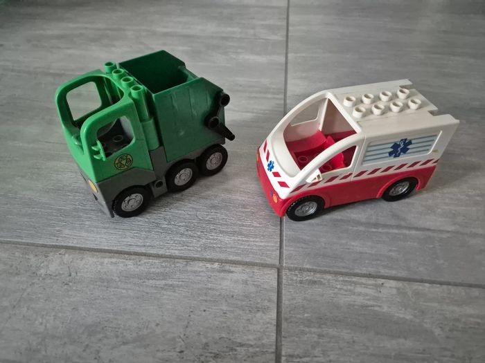 Lot de deux camions dont ambulance LEGO DUPLO - photo numéro 3