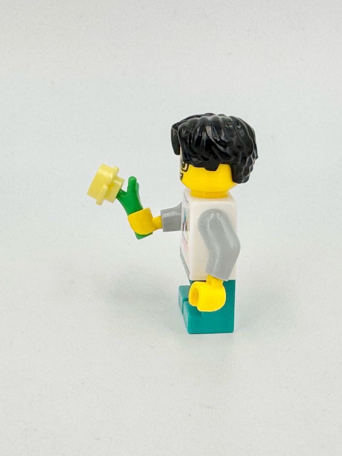Lego Ideas Le Jardin Botanique : Le Garçonnet offrant une fleur (visage double) - NEUF - photo numéro 4