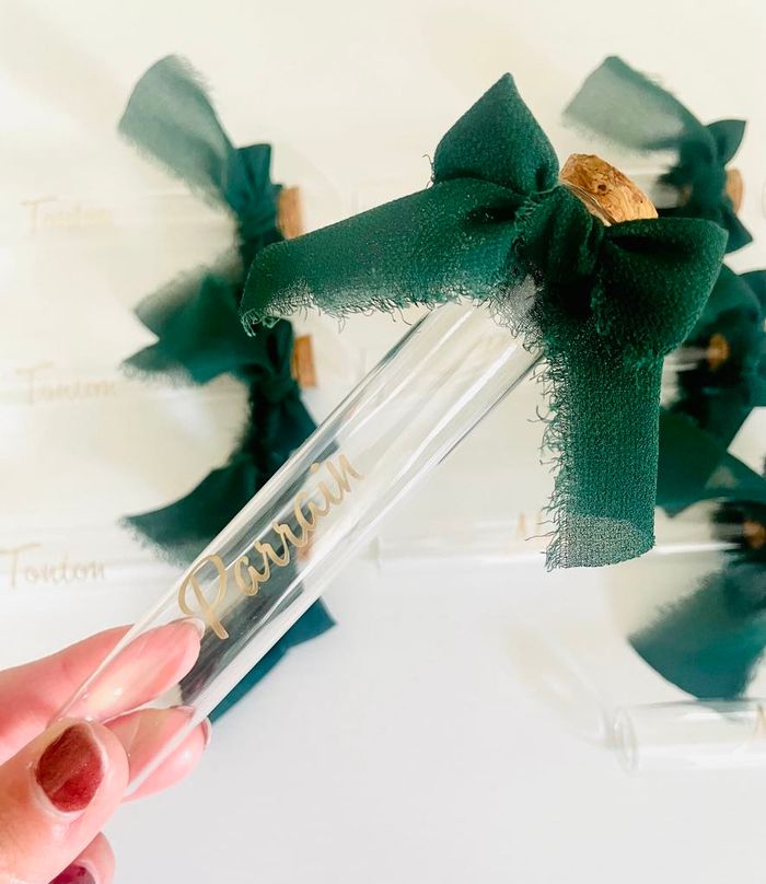 Fiole en verre avec prénom des invités | cadeau personnalisé pour vos invités - photo numéro 2