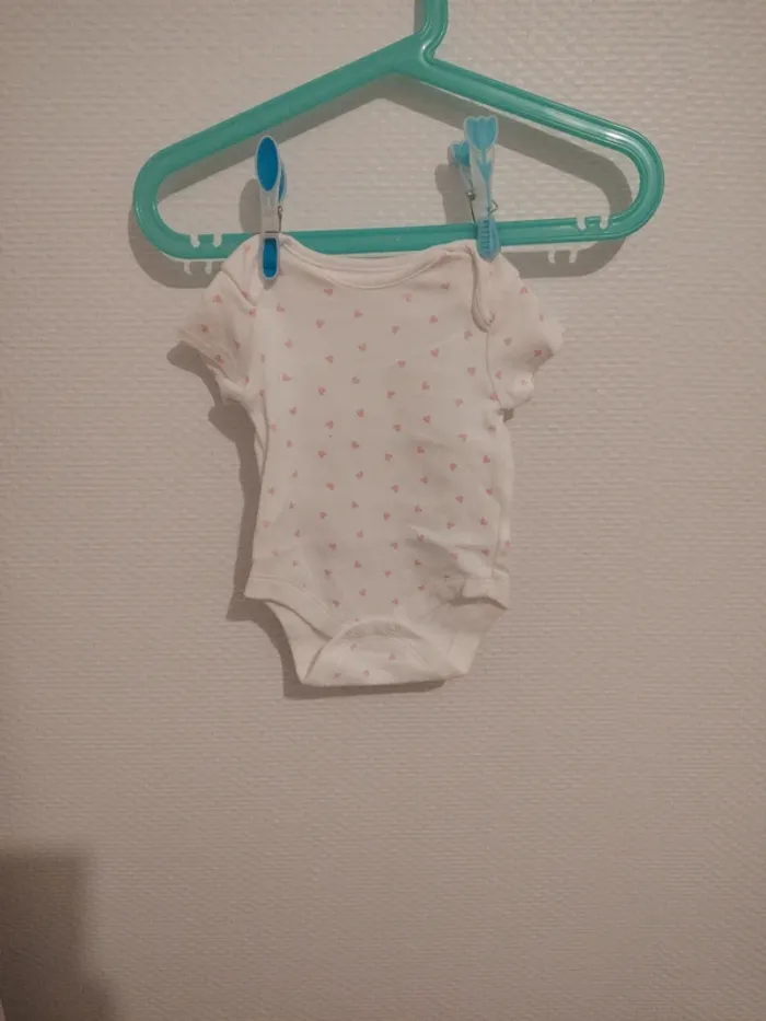 Lot de 3 bodies neuf taille 0-3mois - photo numéro 3