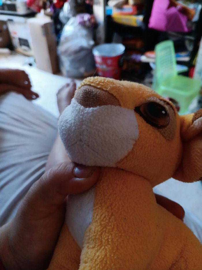 Peluche simba 20cm env usures sur le nez et yeux - photo numéro 2