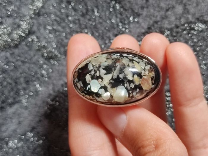 Bague originale pierre multicolore noire dorée Taille 8 Neuve - photo numéro 2