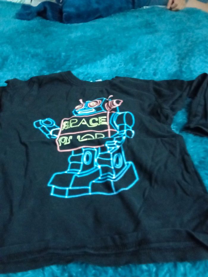 Tee shirt manche longue noir Robot Kiabi 6 ans