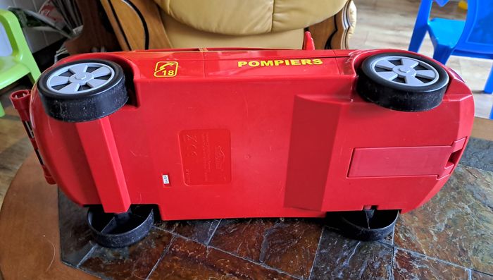 Très grosse voiture pompier qui s'ouvre - photo numéro 9