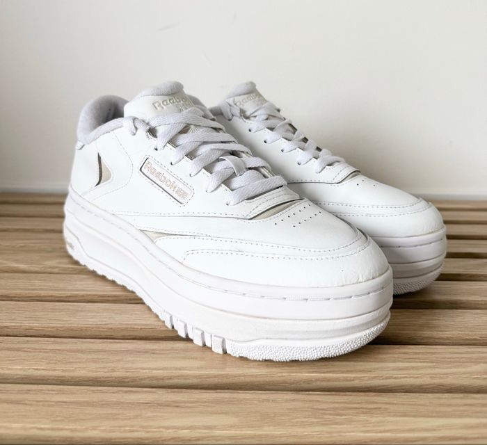 Baskets   Reebok -  Modèle Club C - Pointure  38,5 - Comme Neuves - photo numéro 6