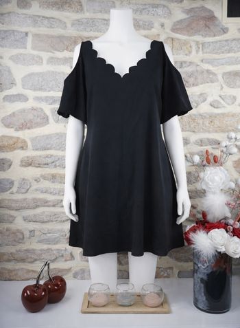 Robe festonnée élégance noire épaules dénudées Femme taille 54 marque Boohoo 🌺 