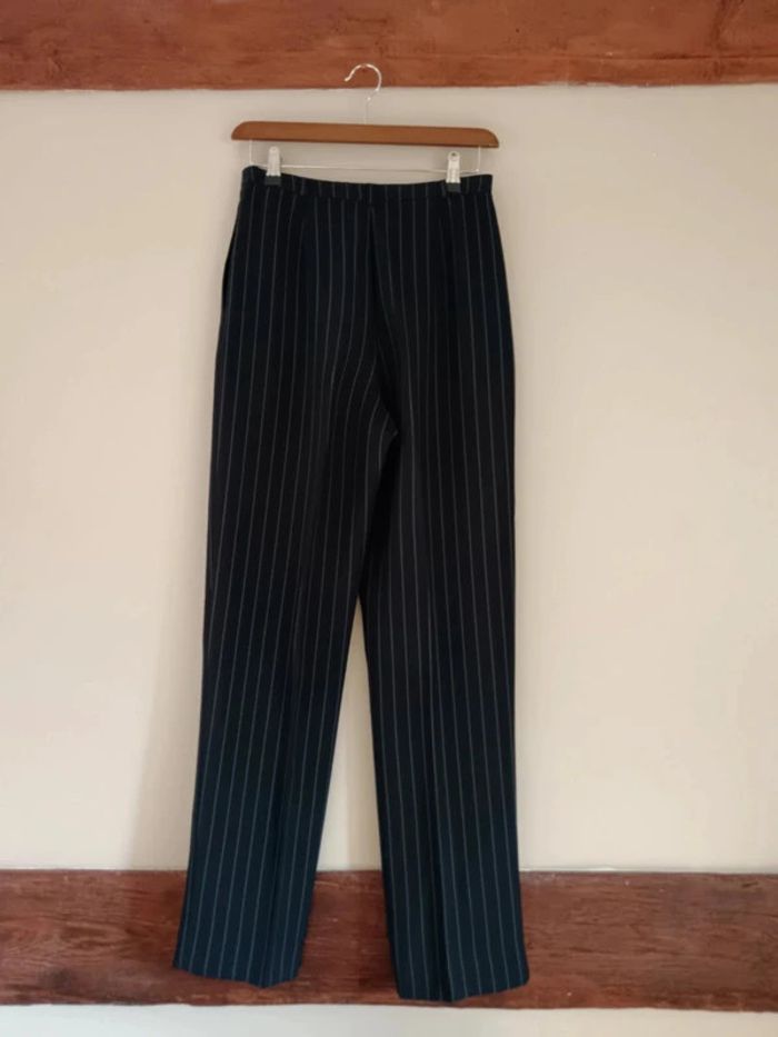 Ensemble tailleur blazer pantalon bleu marine rayures blanches - photo numéro 17