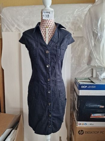 Robe ,noir, en coton,façon jeans, en très très bon état, marque Kiabi, longueur 85cm =6€