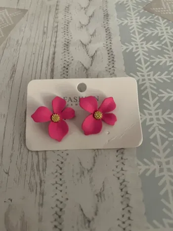 Boucles d’oreilles fleurs rose fuchsia – Style estival et élégant