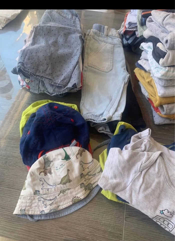 Lot vêtements garçons 12/18mois . 48 pieces - photo numéro 2