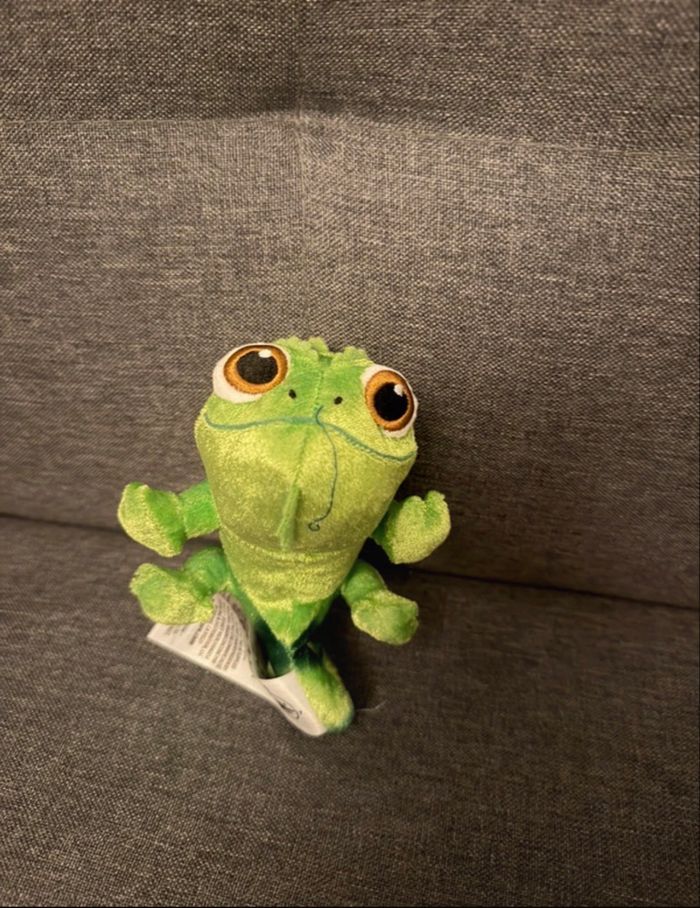 Peluche aimantée pascal Disneyland Paris raiponce Disney - photo numéro 2