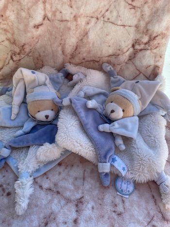 Doudou plat ours bleu et blanc Petit Chou DC2716 Doudou et Compagnie