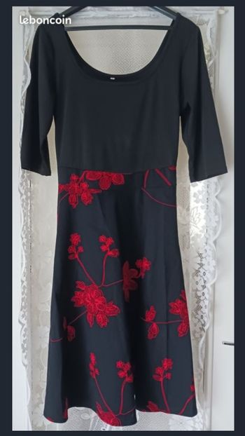 Robe à fleurs - noir, rouge