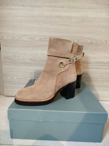 Jolie paire de bottines taille 38 Neuf avec sa boîte