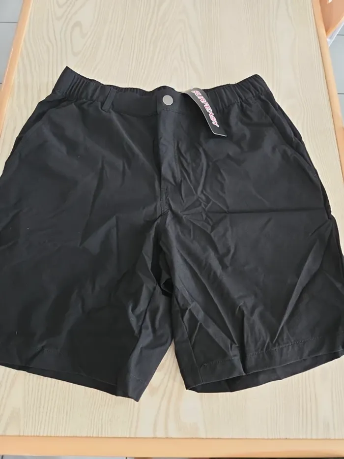Short homme 100% nylon taille M neuf