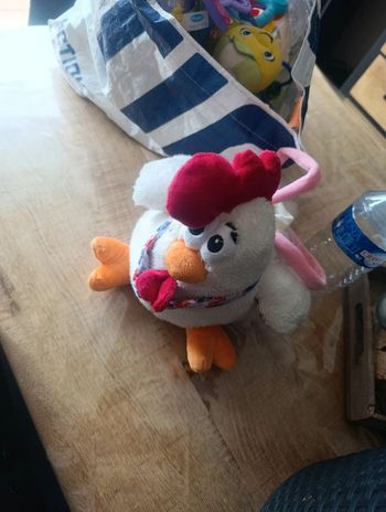 Peluche poule qui fais petit sac