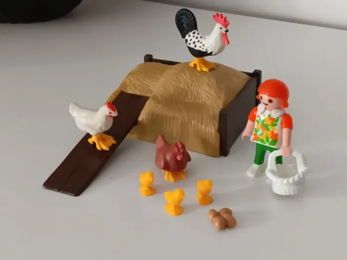 Fillette avec poules playmobil - photo numéro 2