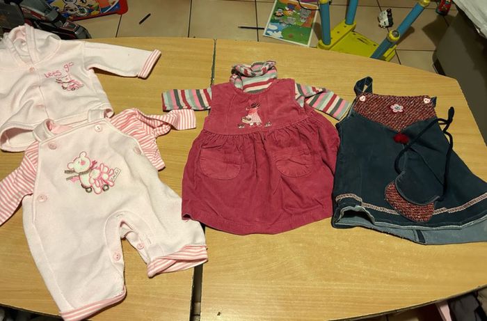 Lot de 20 vêtements taille 3 mois - photo numéro 3