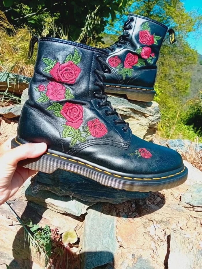 Dr. Martens Vonda roses brodées 🌹 40 - photo numéro 2
