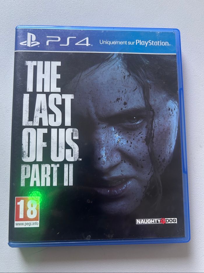 Ps4 Slim 1To + 2 manettes neuves + 4 jeux en excellent état - photo numéro 6