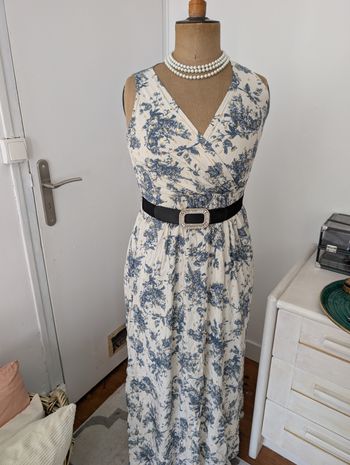 Magnifique robe longue avec ceinture 