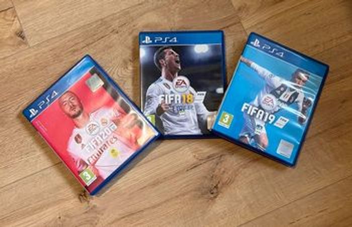 Lot de trois jeux vidéos PS4