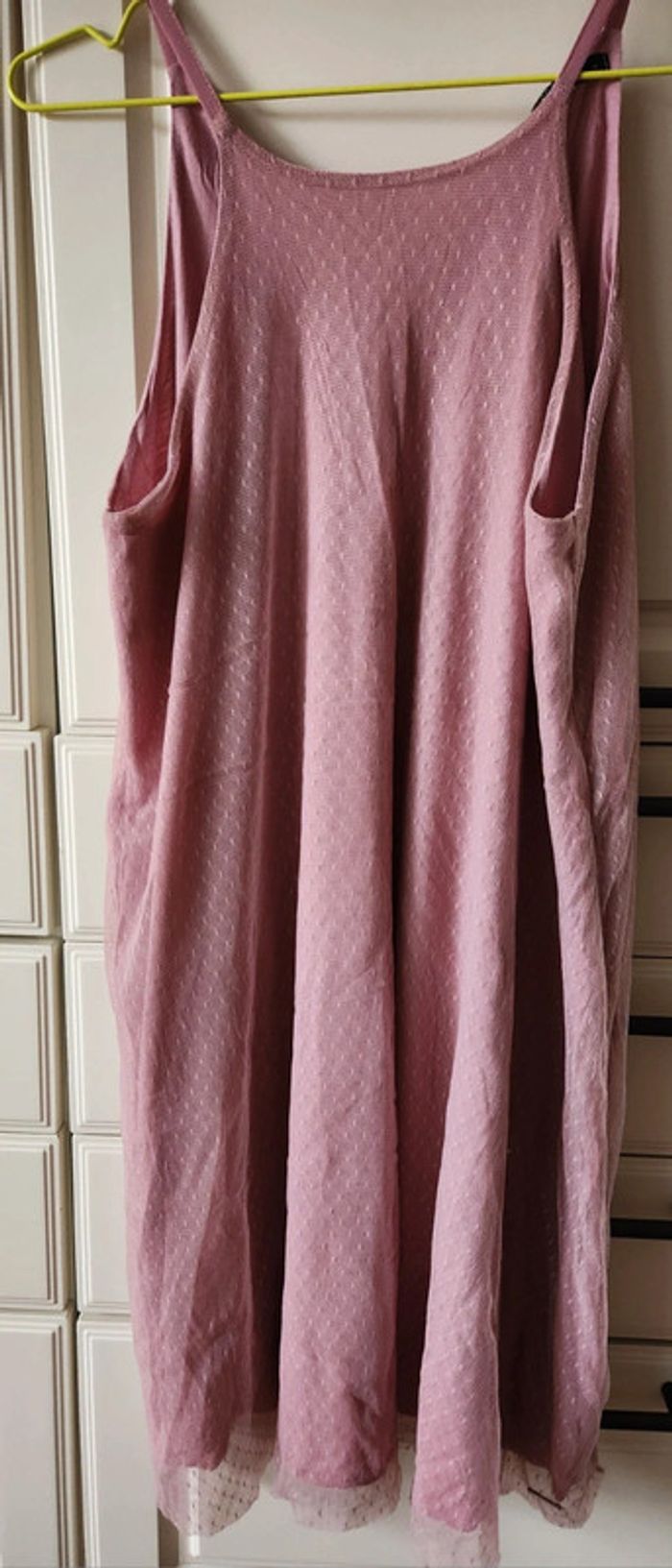 Robe avec bretelles en tulle