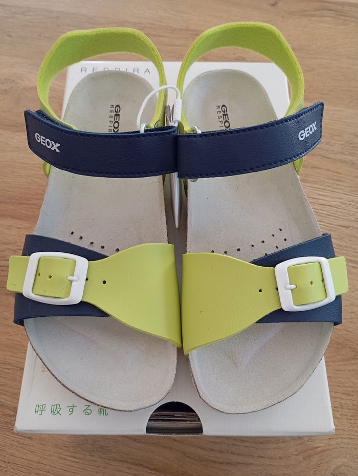 Geox neuves pour garçon en taille 33 - photo numéro 2