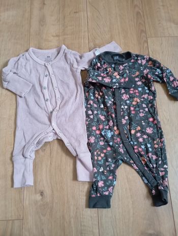 Lot 2 combinaisons ouverture sur le devant