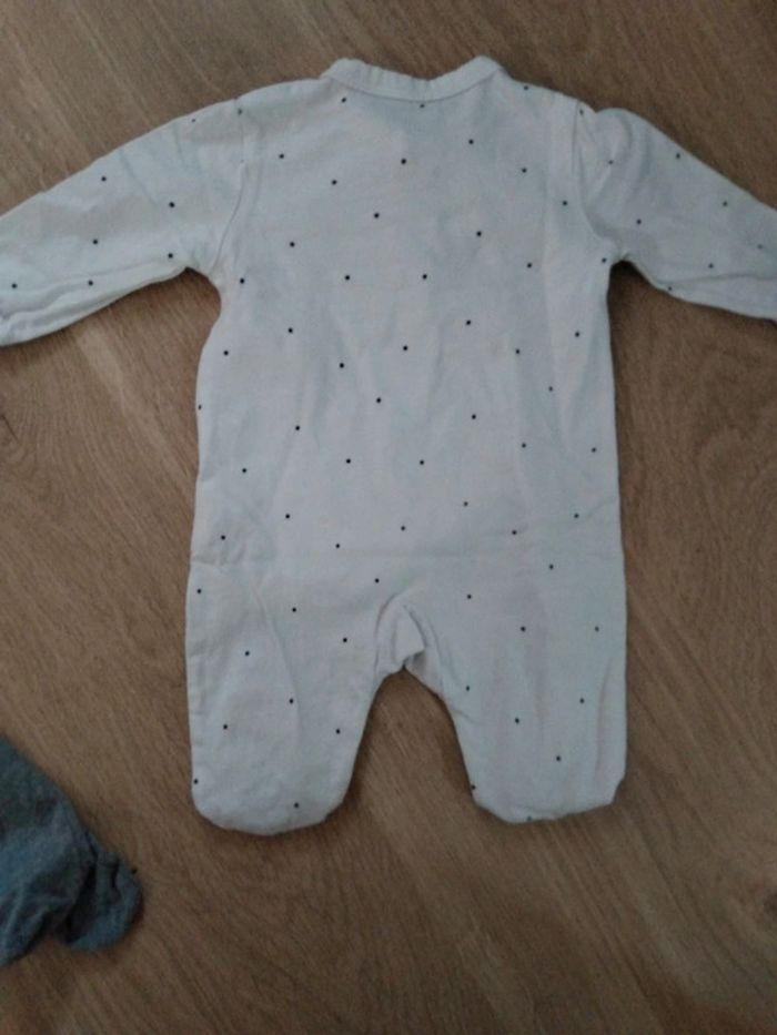 Lot 2 pyjamas fin Kiabi taille 1 mois - photo numéro 7