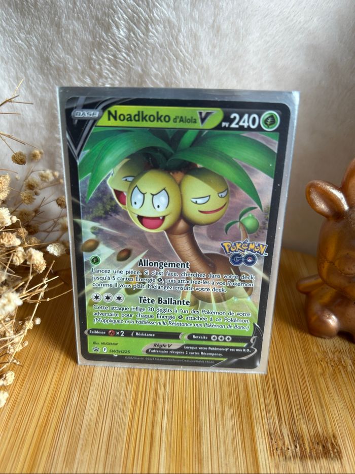 🌴 Carte Pokémon Noadkoko d’Alola V SWSH225 – Promo Épée & Bouclier (2022) ✨ Carte Holographique – Série Black Star Promos - photo numéro 2