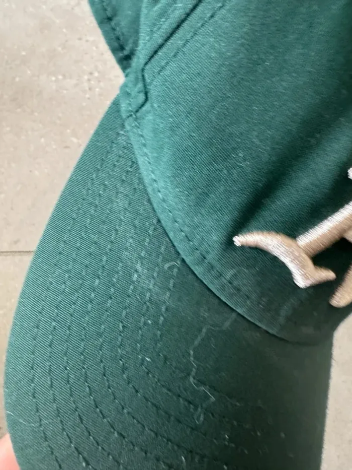 Casquette verte foncé New era, bon état - photo numéro 2