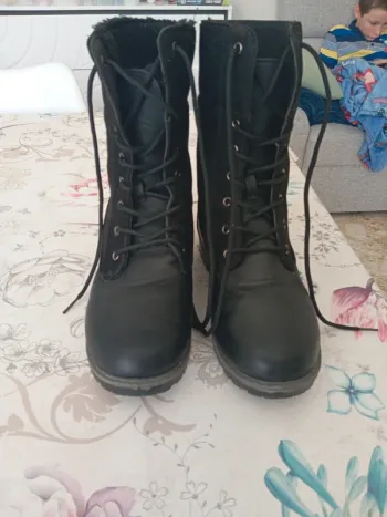 Bottine montante noir taille 8