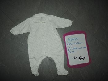 pyjama petit bateau taille 6 mois ATTention voir photo tache au niveau du col