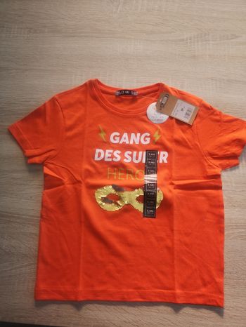 T shirt neuf 8 ans