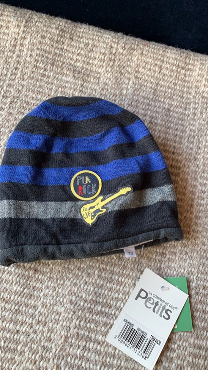 Bonnet avec doublure motif guitare taille 2 idée cadeau - photo numéro 2