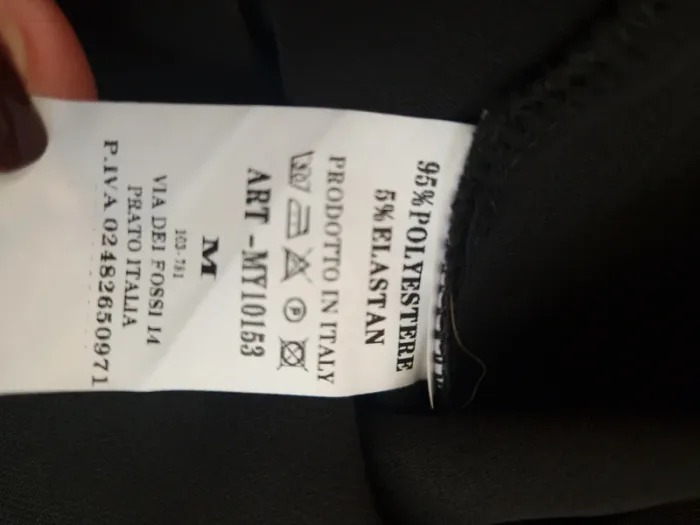 Pantalon noir avec bouton doré taille M - photo numéro 4