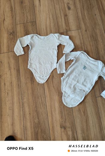 Lot de 2 bodys à manches longues