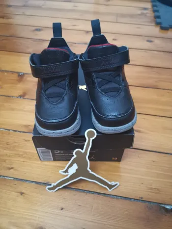 Baskets bébé jordan pointure 21