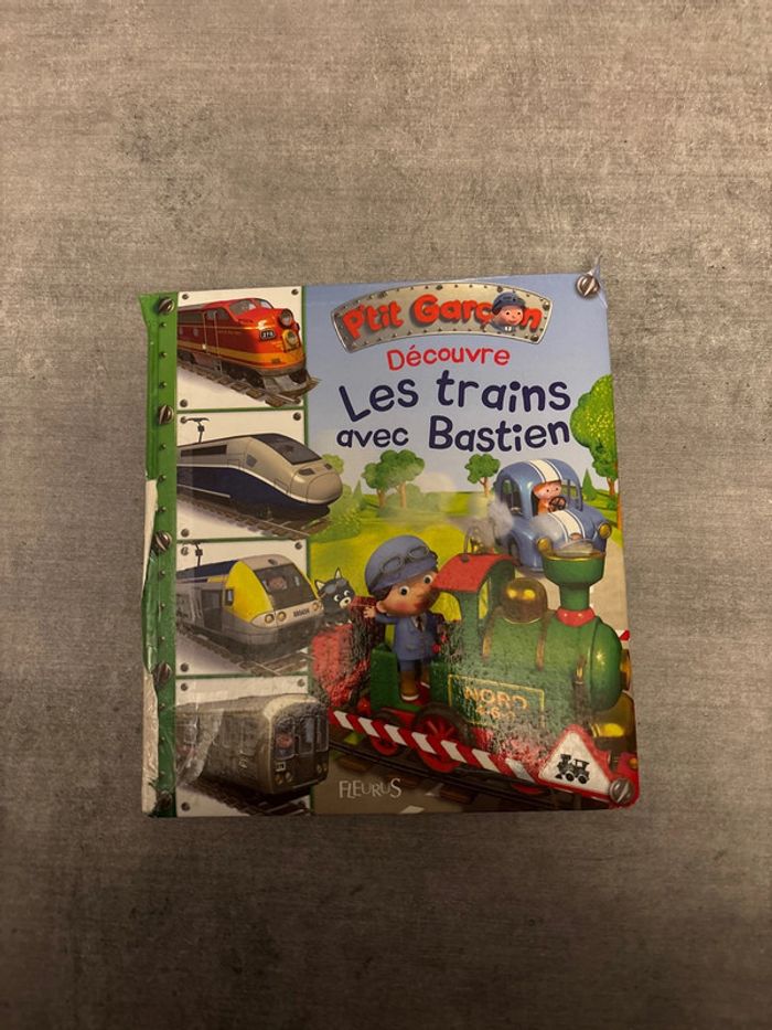 Livre, petit garçon, découvre les trains avec Bastien