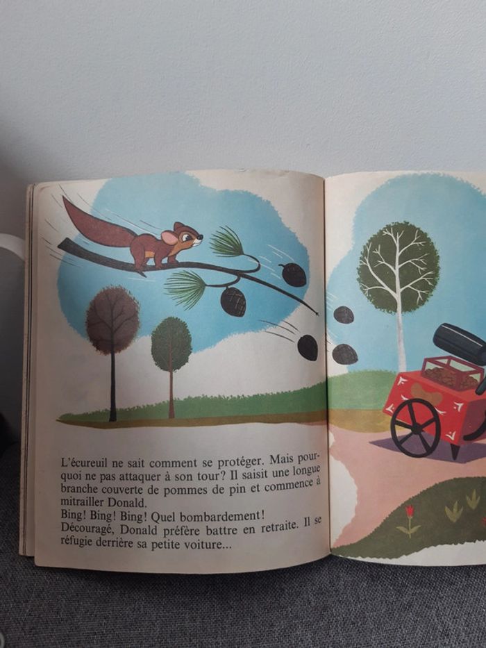 Livre vintage Walt Disney : Les albums roses : Donald et l'écureuil volant - photo numéro 6