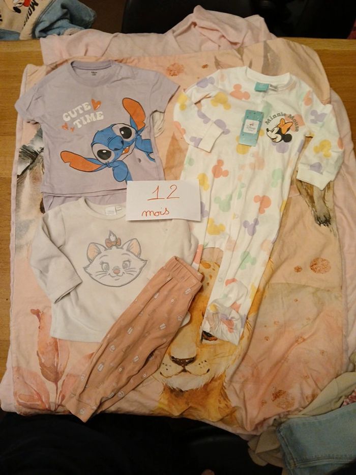 Lot pyjama disney 12 mois