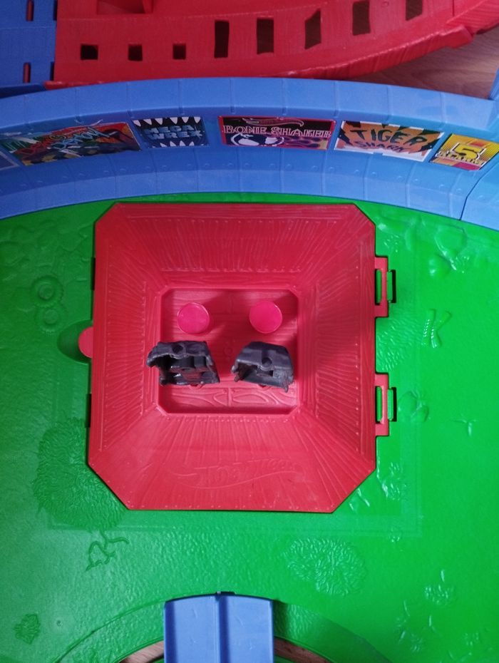 Garage Hot wheels dinosaures - photo numéro 2