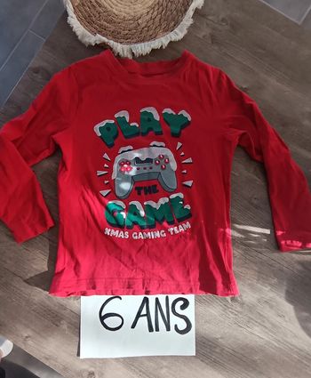 🌞 t-shirt rouge avec motifs 6 ans très bon état général