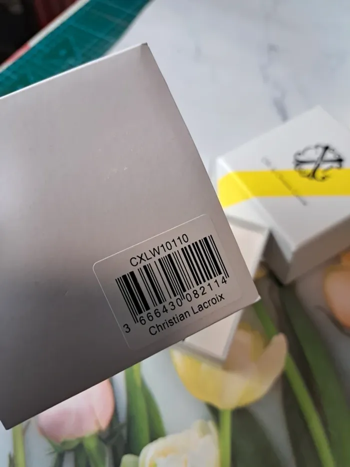 Christian Lacroix montre a quartz argenté et blanc - photo numéro 7